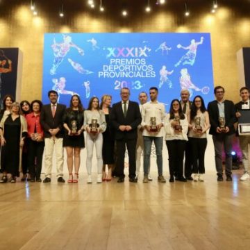 LA GIMNASTA MARÍA DÍEZ Y SU ENTRENADORA TITI ALBEROLA GALARDONADAS EN LOS XXXIX PREMIOS PROVINCIALES DEL DEPORTE.
