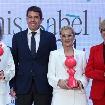 ROSANA PERÁN PREMIADA EN EL DÍA DE LA MUJER