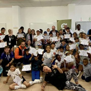 Visita para clausurar el campamento de primavera de Elche Acoge