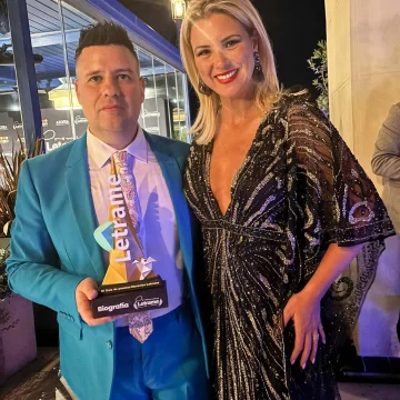 JUANJO SORIANO, PRESIDENTE DE LA ASOCIACIÓN ISABELA, GANADOR DE LOS III PREMIOS LITERARIOS LETREAME POR SU NOVELA «SI TÚ NO VUELVES».